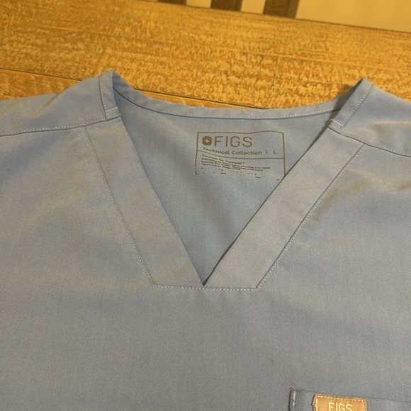 Figs light blue scrub top size L - Picture 2 of 8